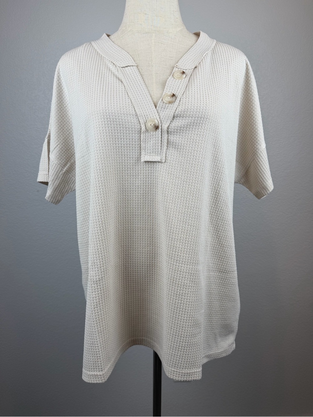 NWT Andree by Unit Women's Waffle Knit Short Sleeve Henley Top Beige | Size M